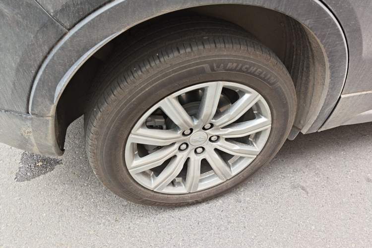 Used Cadillac XT4 2022 28T Two-Wheel-Drive Luxury Version Right Front Wheel Hub