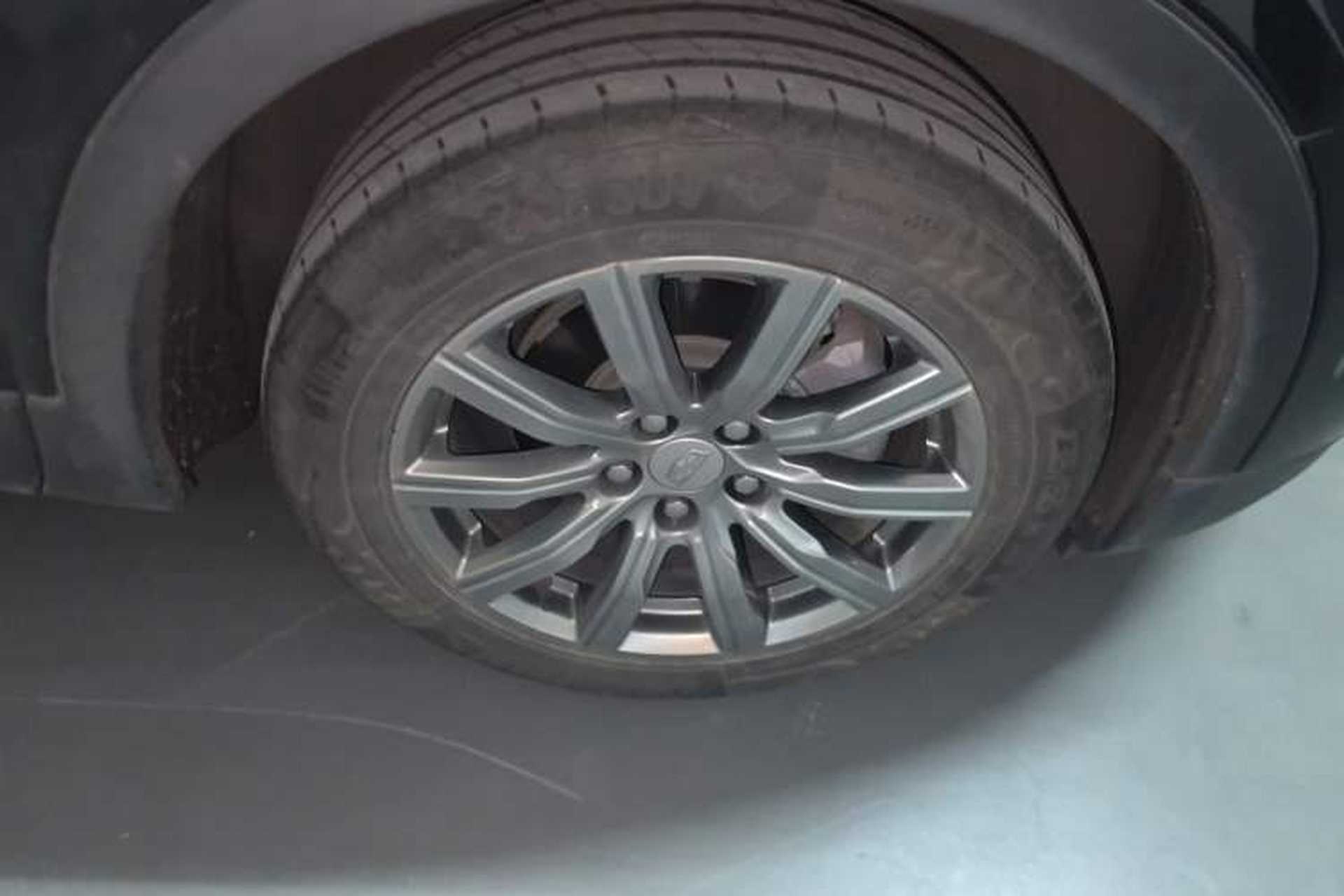 Used Cadillac XT4 2022 28T Two-Wheel-Drive Luxury Version Right Front Wheel Hub