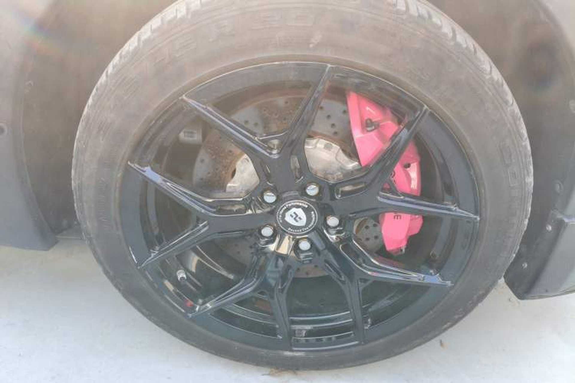Used Cadillac XT4 2022 28T Two-Wheel-Drive Luxury Version Right Front Wheel Hub