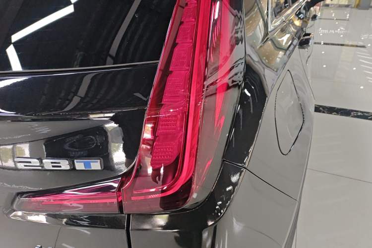 Used Cadillac XT4 2022 28T Two-Wheel Drive Fashion Edition Right Rear Taillight