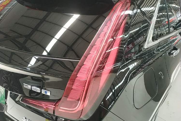 Used Cadillac XT4 2022 28T Two-Wheel-Drive Luxury Version Right Rear Taillight