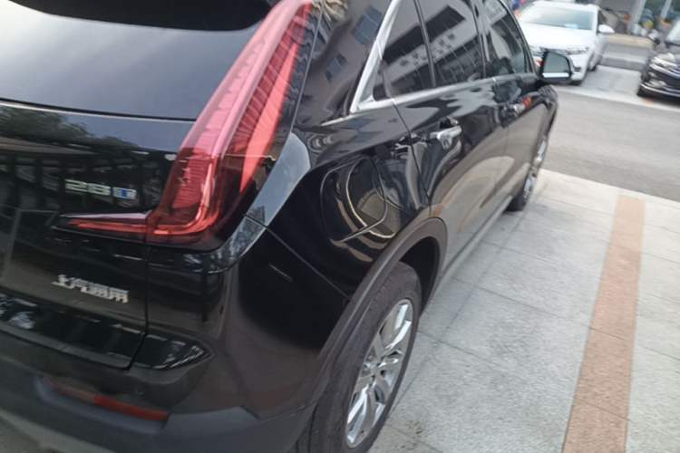 Used Cadillac XT4 2022 28T Two-Wheel-Drive Luxury Version Right Rear Taillight