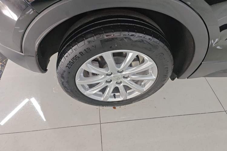 Used Cadillac XT4 2022 28T Two-Wheel Drive Fashion Edition Right Rear Wheel Hub