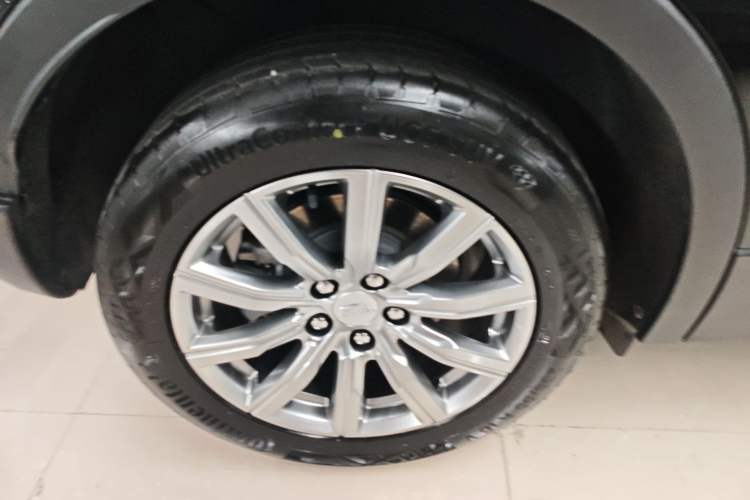 Used Cadillac XT4 2022 28T Two-Wheel-Drive Luxury Version Right Rear Wheel Hub