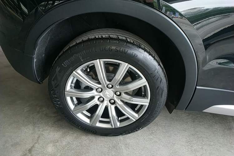 Used Cadillac XT4 2022 28T Two-Wheel Drive Prestige Version Right Rear Wheel Hub
