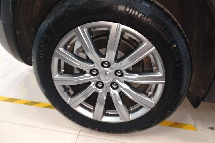 Used Cadillac XT4 2022 28T Two-Wheel Drive Prestige Version Right Rear Wheel Hub