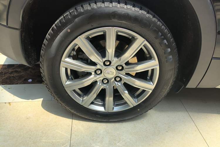 Used Cadillac XT4 2022 28T Two-Wheel-Drive Luxury Version Right Rear Wheel Hub