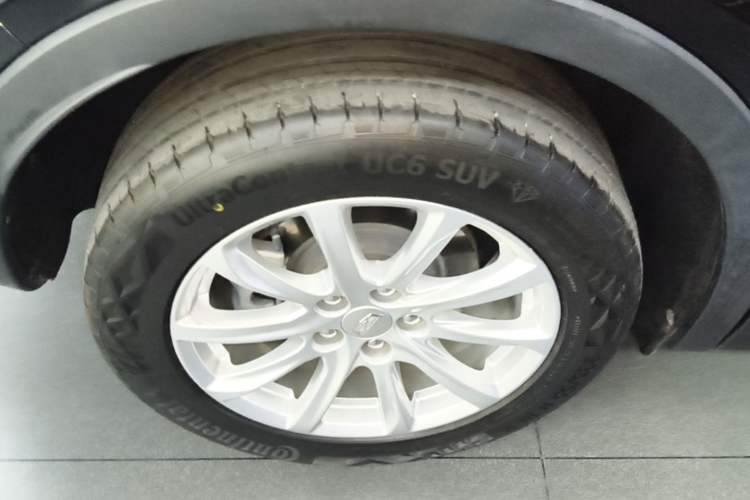 Used Cadillac XT4 2022 28T Two-Wheel Drive Fashion Edition Right Rear Wheel Hub