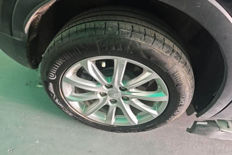Used Cadillac XT4 2022 28T Two-Wheel Drive Fashion Edition Right Rear Wheel Hub