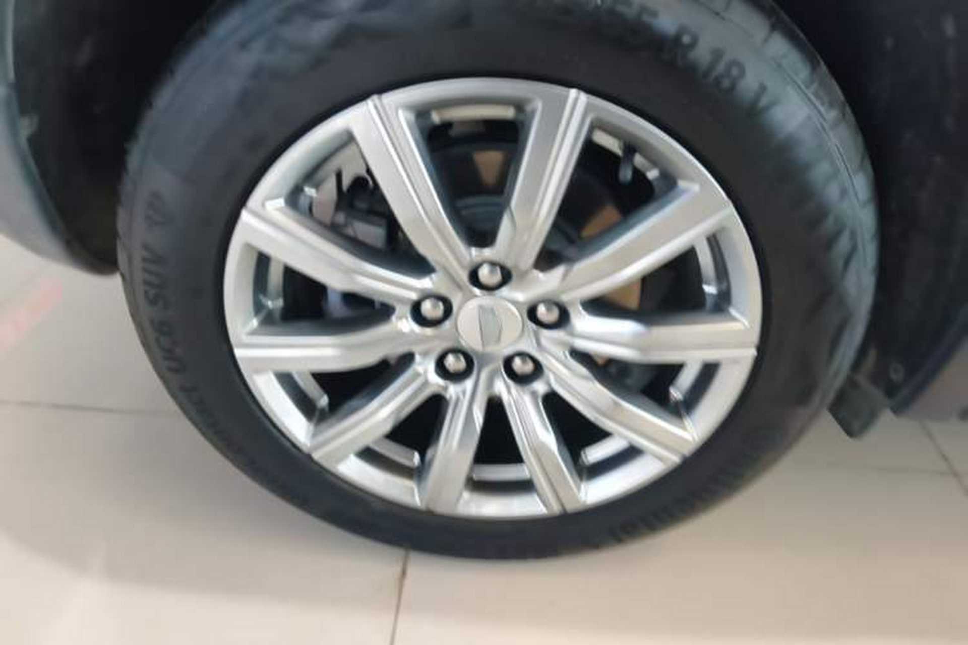 Used Cadillac XT4 2022 28T Two-Wheel Drive Prestige Version Right Rear Wheel Hub
