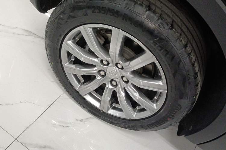 Used Cadillac XT4 2022 28T Two-Wheel-Drive Luxury Version Right Rear Wheel Hub