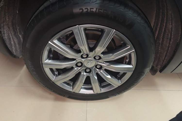 Used Cadillac XT4 2022 28T Two-Wheel Drive Prestige Version Right Rear Wheel Hub