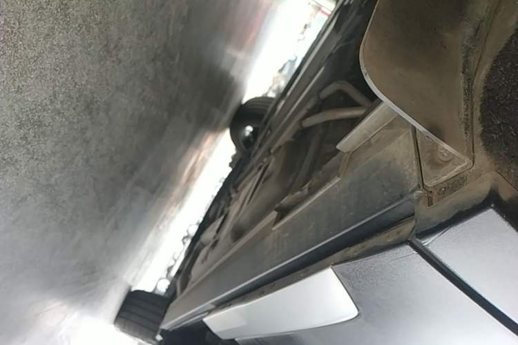 Used Cadillac XT4 2022 28T Two-Wheel Drive Prestige Version Right Side Sill