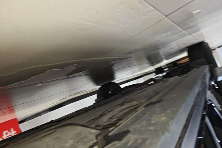 Used Cadillac XT4 2022 28T Two-Wheel Drive Prestige Version Right Side Sill