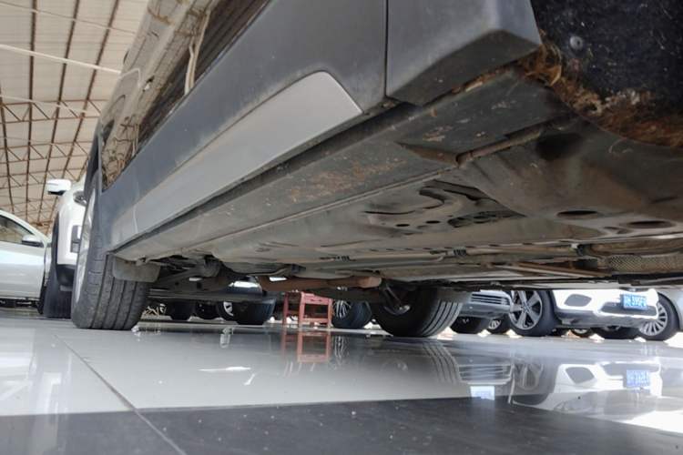 Used Cadillac XT4 2022 28T Two-Wheel-Drive Luxury Version Right Side Sill