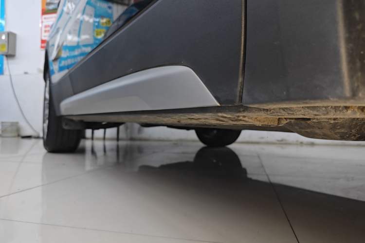 Used Cadillac XT4 2022 28T Two-Wheel-Drive Luxury Version Right Side Sill