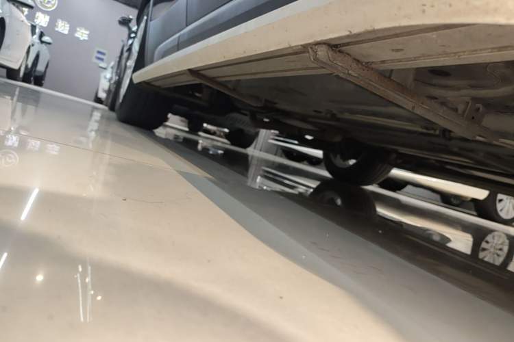 Used Cadillac XT4 2022 28T Two-Wheel Drive Fashion Edition Right Side Sill