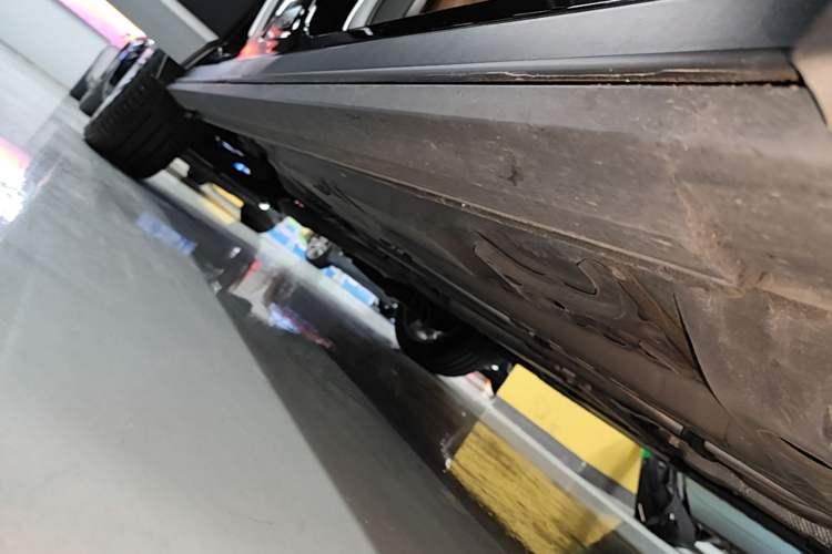 Used Cadillac XT4 2022 28T Four-Wheel Drive Prestige Version Right Side Sill