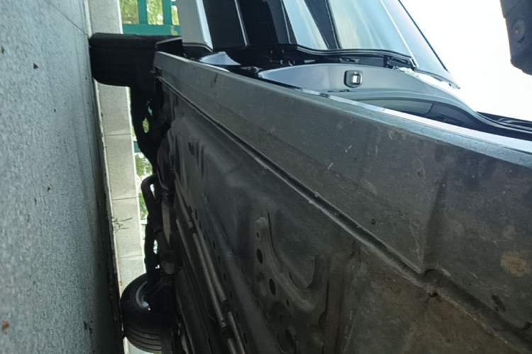 Used Cadillac XT4 2022 28T Two-Wheel-Drive Luxury Version Right Side Sill