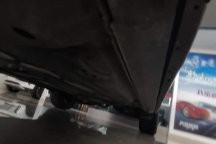 Used Cadillac XT4 2022 28T Two-Wheel Drive Prestige Version Right Side Sill