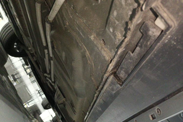 Used Cadillac XT4 2022 28T Two-Wheel-Drive Luxury Version Right Side Sill