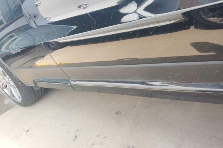 Used Cadillac XT4 2022 28T Four-Wheel Drive Prestige Version Right Side Sill