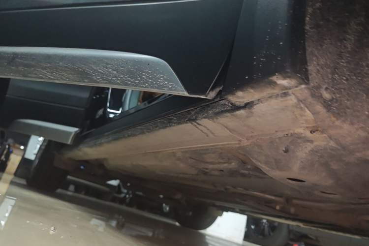 Used Cadillac XT4 2022 28T Two-Wheel Drive Prestige Version Right Side Sill
