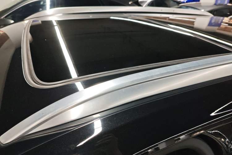 Used Cadillac XT4 2022 28T Two-Wheel-Drive Luxury Version Roof