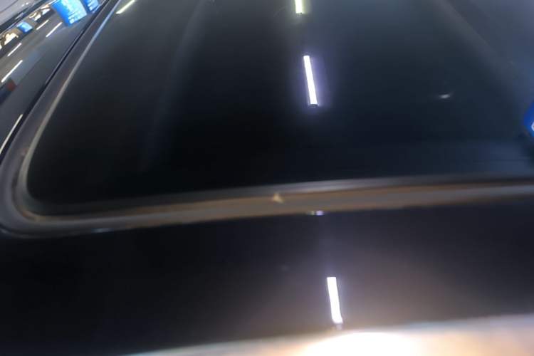 Used Cadillac XT4 2022 28T Two-Wheel-Drive Luxury Version Roof