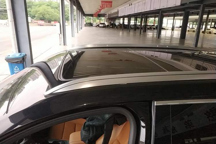 Used Cadillac XT4 2022 28T Two-Wheel Drive Prestige Version Roof