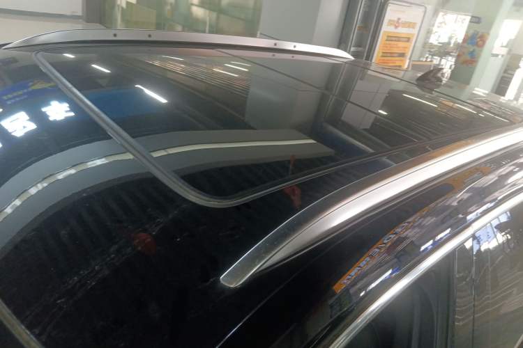 Used Cadillac XT4 2022 28T Two-Wheel-Drive Luxury Version Roof