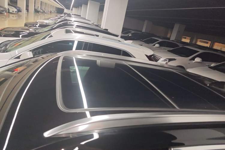 Used Cadillac XT4 2022 28T Two-Wheel Drive Prestige Version Roof