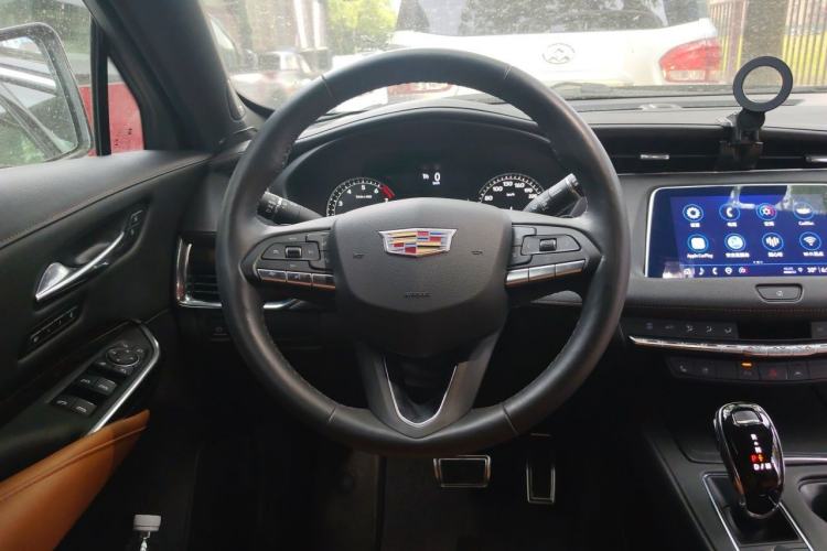 Used Cadillac XT4 2022 28T Two-Wheel Drive Prestige Version Steering Wheel