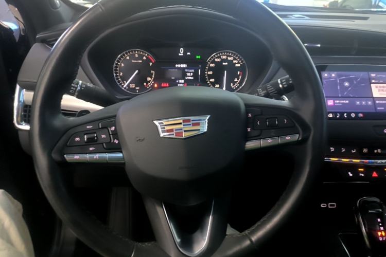 Used Cadillac XT4 2022 28T Two-Wheel-Drive Luxury Version Steering Wheel