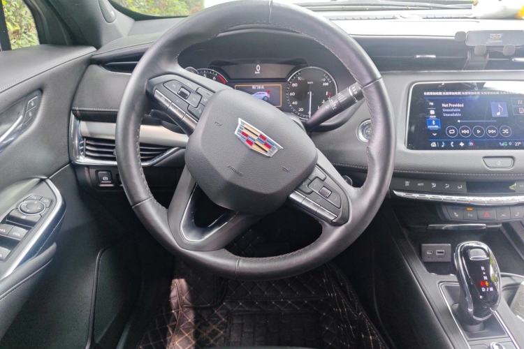 Used Cadillac XT4 2022 28T Two-Wheel-Drive Luxury Version Steering Wheel