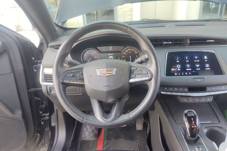 Used Cadillac XT4 2022 28T Two-Wheel-Drive Luxury Version Steering Wheel