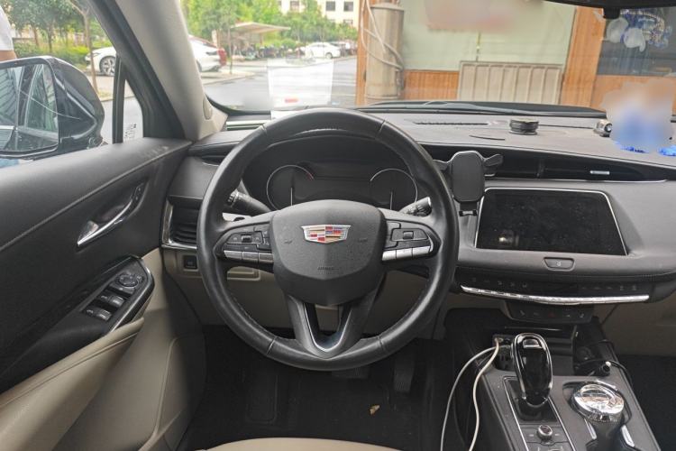 Used Cadillac XT4 2022 28T Two-Wheel-Drive Luxury Version Steering Wheel