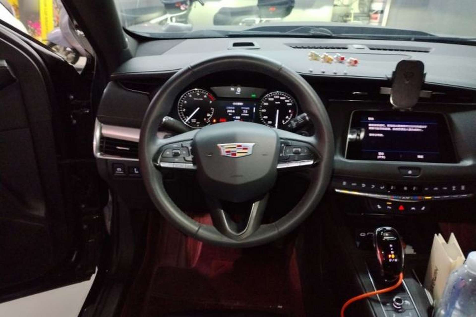Used Cadillac XT4 2022 28T Two-Wheel-Drive Luxury Version Steering Wheel