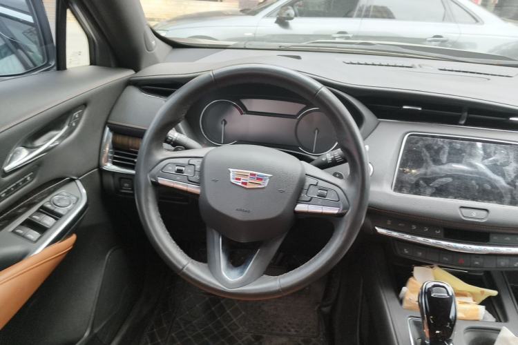 Used Cadillac XT4 2022 28T Two-Wheel Drive Prestige Version Steering Wheel