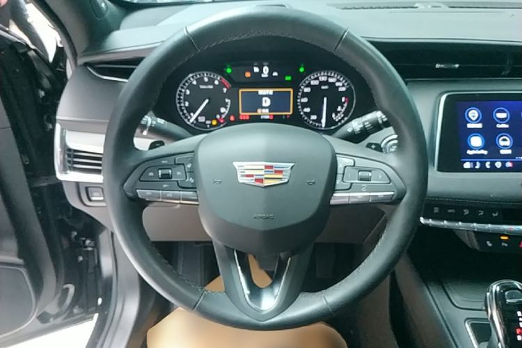 Used Cadillac XT4 2022 28T Two-Wheel-Drive Luxury Version Steering Wheel