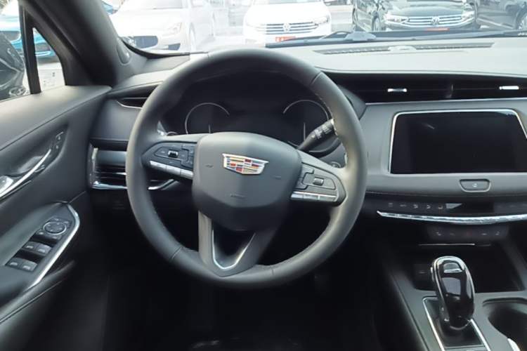 Used Cadillac XT4 2022 28T Two-Wheel-Drive Luxury Version Steering Wheel