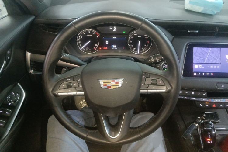Used Cadillac XT4 2022 28T Two-Wheel-Drive Luxury Version Steering Wheel
