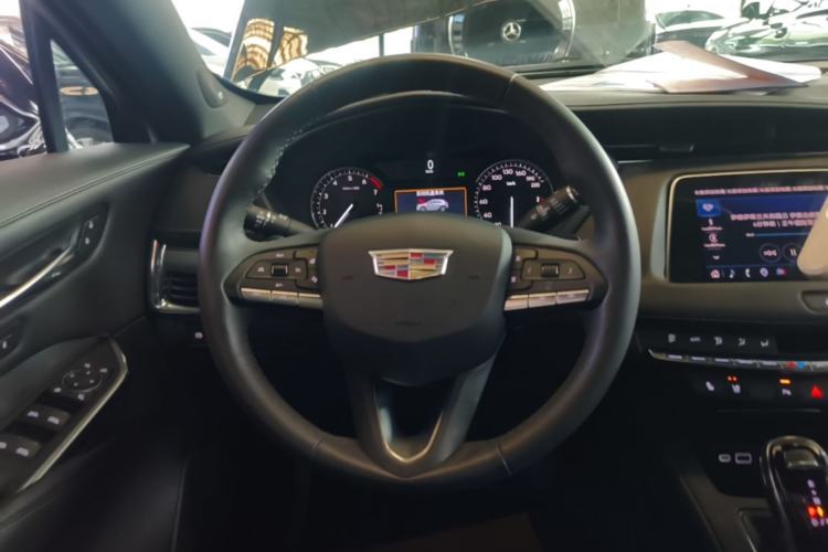 Used Cadillac XT4 2022 28T Two-Wheel Drive Prestige Version Steering Wheel