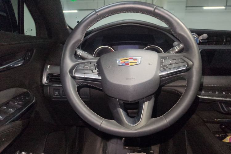 Used Cadillac XT4 2022 28T Two-Wheel-Drive Luxury Version Steering Wheel