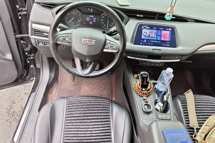 Used Cadillac XT4 2022 28T Two-Wheel-Drive Luxury Version Steering Wheel