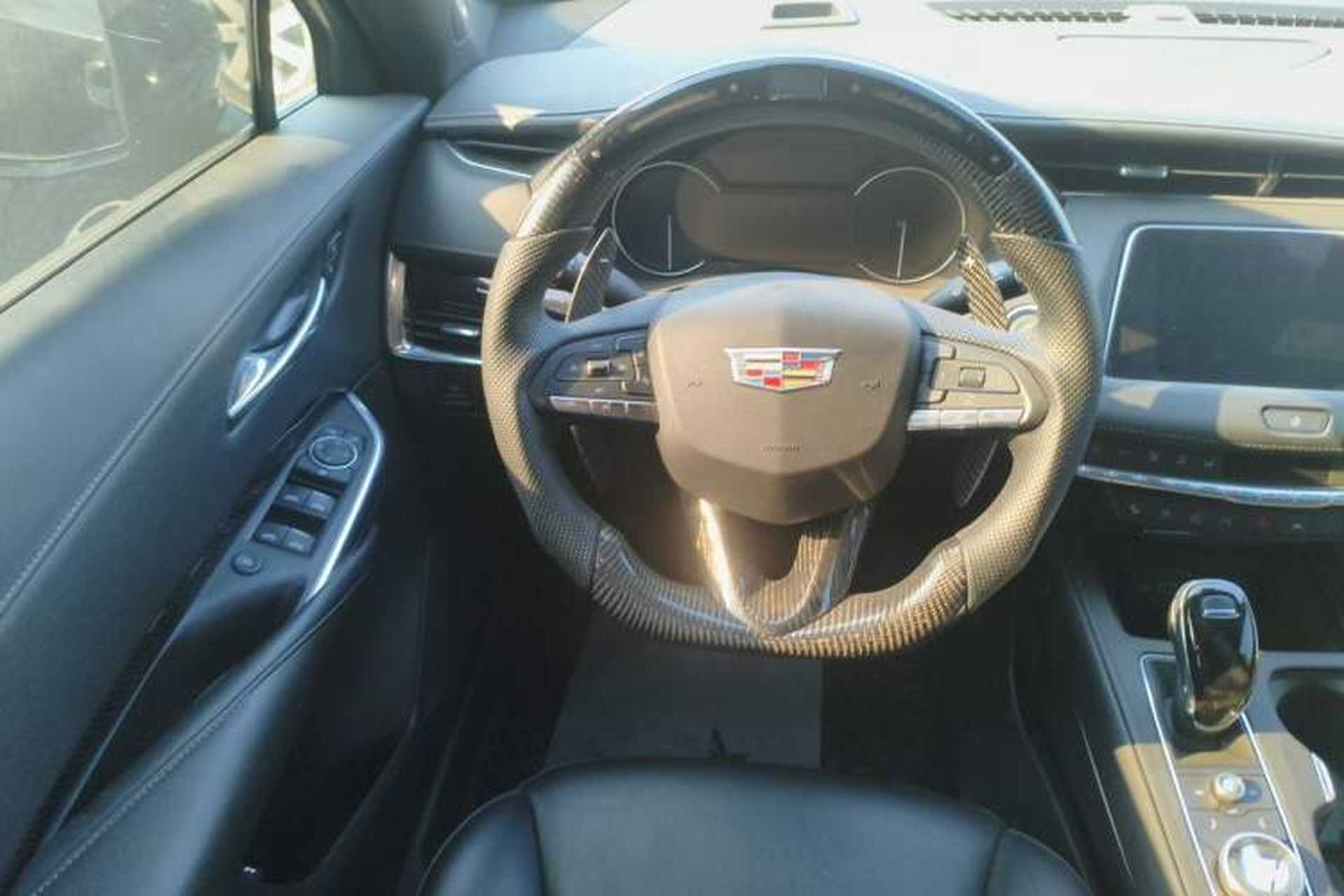 Used Cadillac XT4 2022 28T Two-Wheel-Drive Luxury Version Steering Wheel