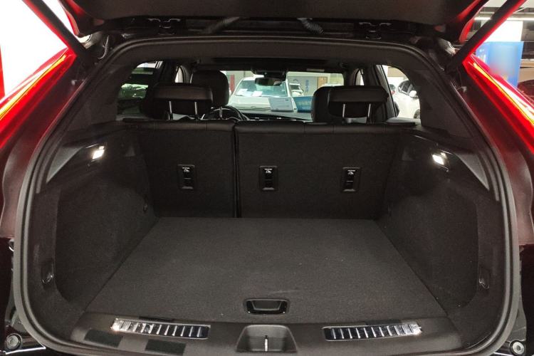 Used Cadillac XT4 2022 28T Two-Wheel-Drive Luxury Version Trunk