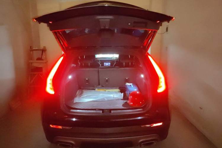 Used Cadillac XT4 2022 28T Two-Wheel-Drive Luxury Version Trunk
