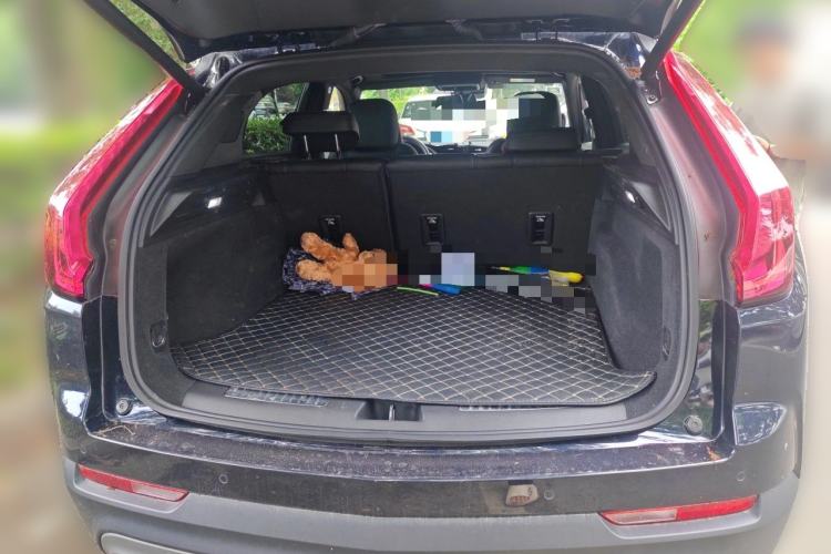 Used Cadillac XT4 2022 28T Two-Wheel-Drive Luxury Version Trunk