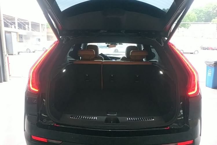 Used Cadillac XT4 2022 28T Two-Wheel Drive Prestige Version Trunk